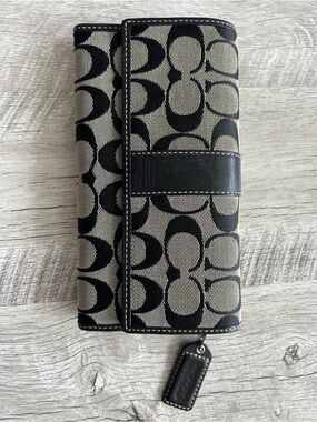 Vintage Coach Black Signature Hampton Canvas Trifold Wallet